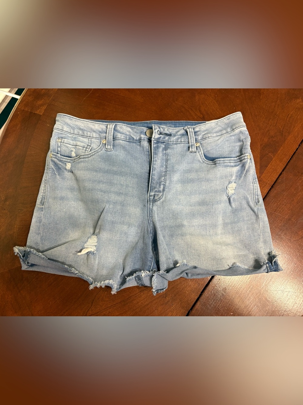 Seven7 Women’s denim shorts. “Weekend short”